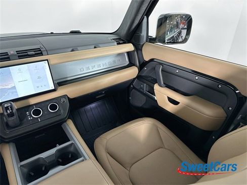 Used 2025 Land Rover Defender 110 V8 image 34