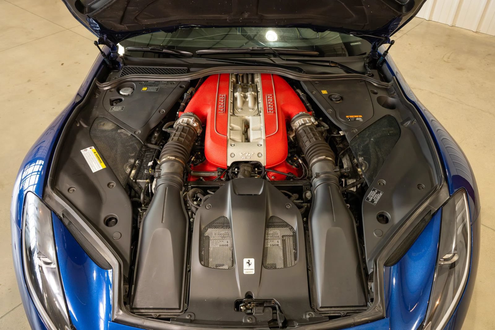 Used 2019 Ferrari 812 Superfast RWD image 36