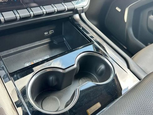 Used 2025 GMC Yukon Elevation image 29