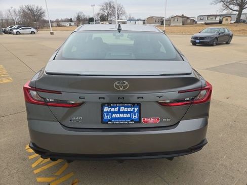 Used 2025 Toyota Camry SE w/ Convenience Package image 7