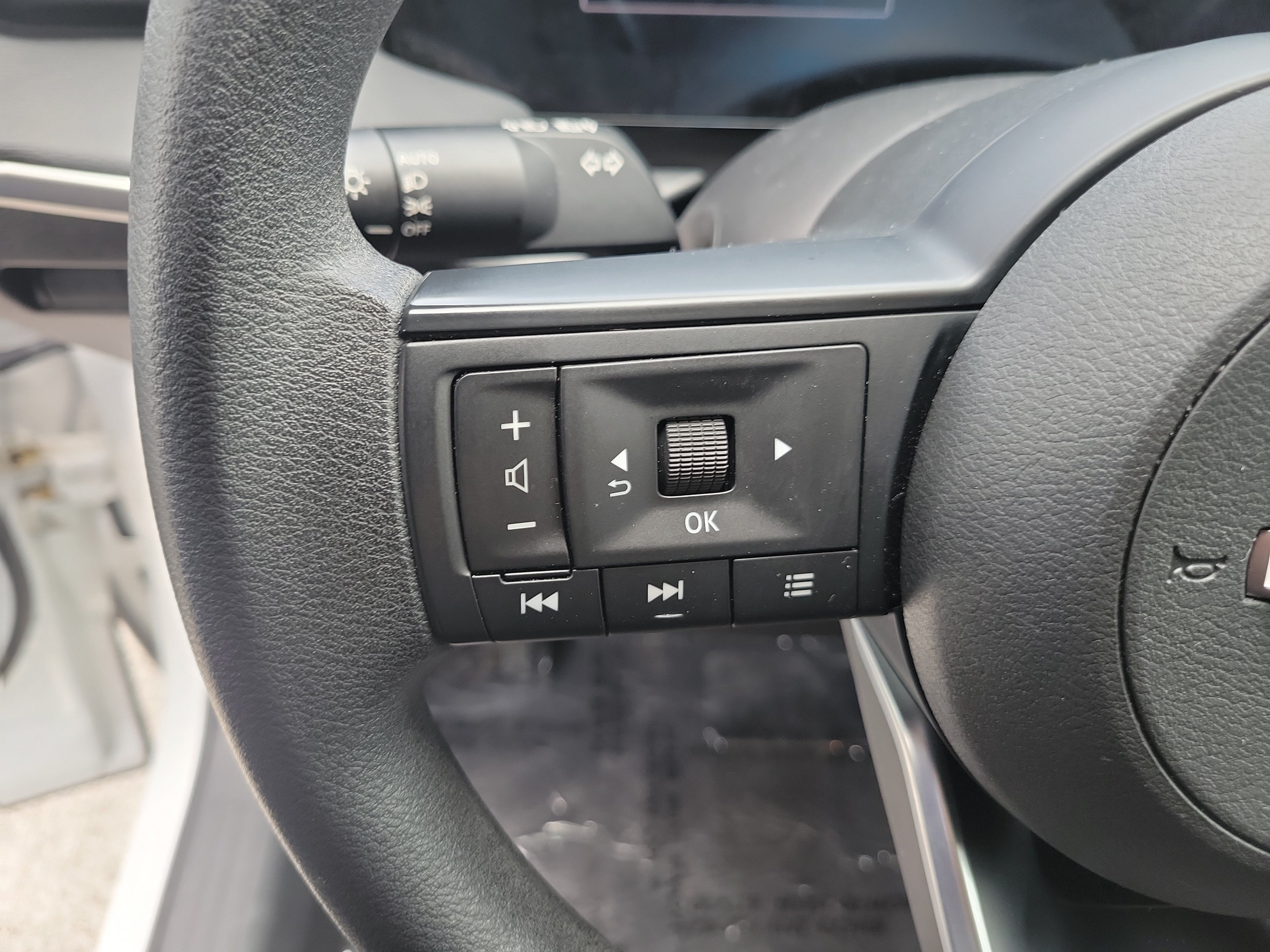 Used 2025 Nissan Kicks S FWD image 26