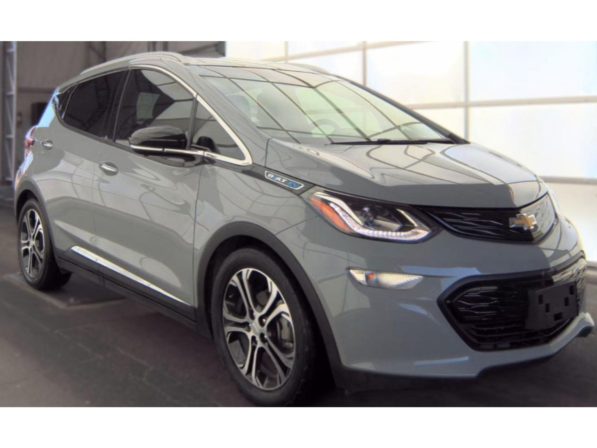 Used 2020 Chevrolet Bolt Premier w/ Infotainment Package FWD image 2