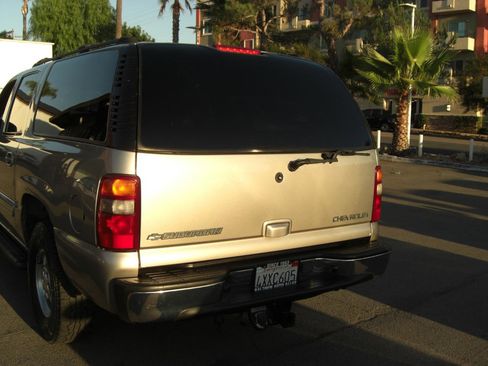 Used 2002 Chevrolet Suburban LT image 13