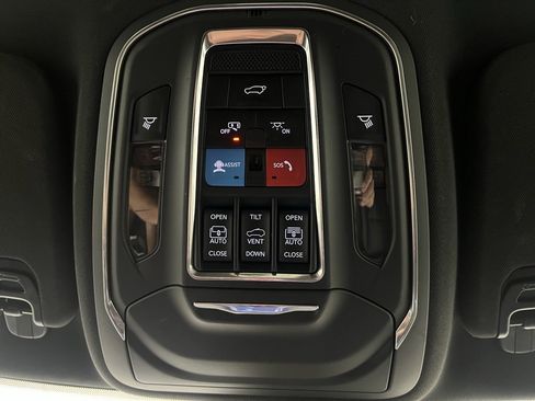 Used 2024 Jeep Wagoneer L Series II w/ Premium Group I image 48