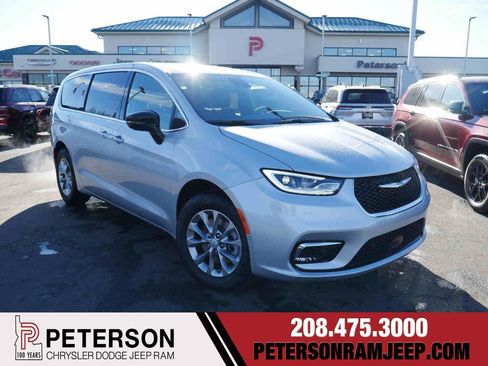 New 2026 Chrysler Pacifica Select image 1