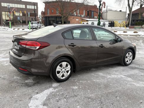 Used 2017 Kia Forte LX image 24