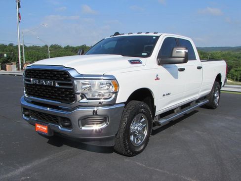 Used 2024 RAM 3500 Big Horn AWD/4WD image 3