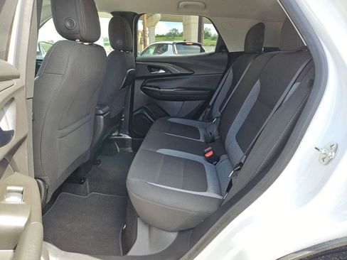 Used 2025 Chevrolet TrailBlazer LT AWD/4WD image 17
