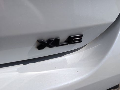 Used 2022 Toyota Highlander XLE FWD image 5