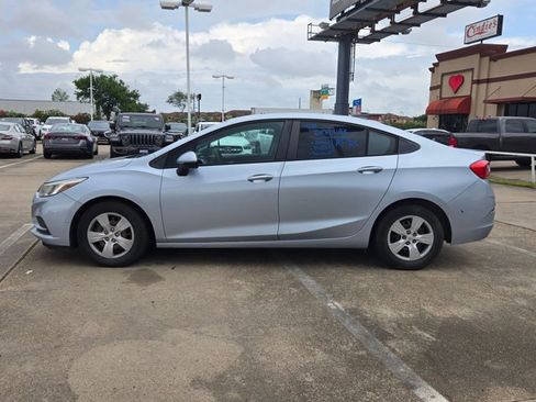 Used 2017 Chevrolet Cruze LS image 8