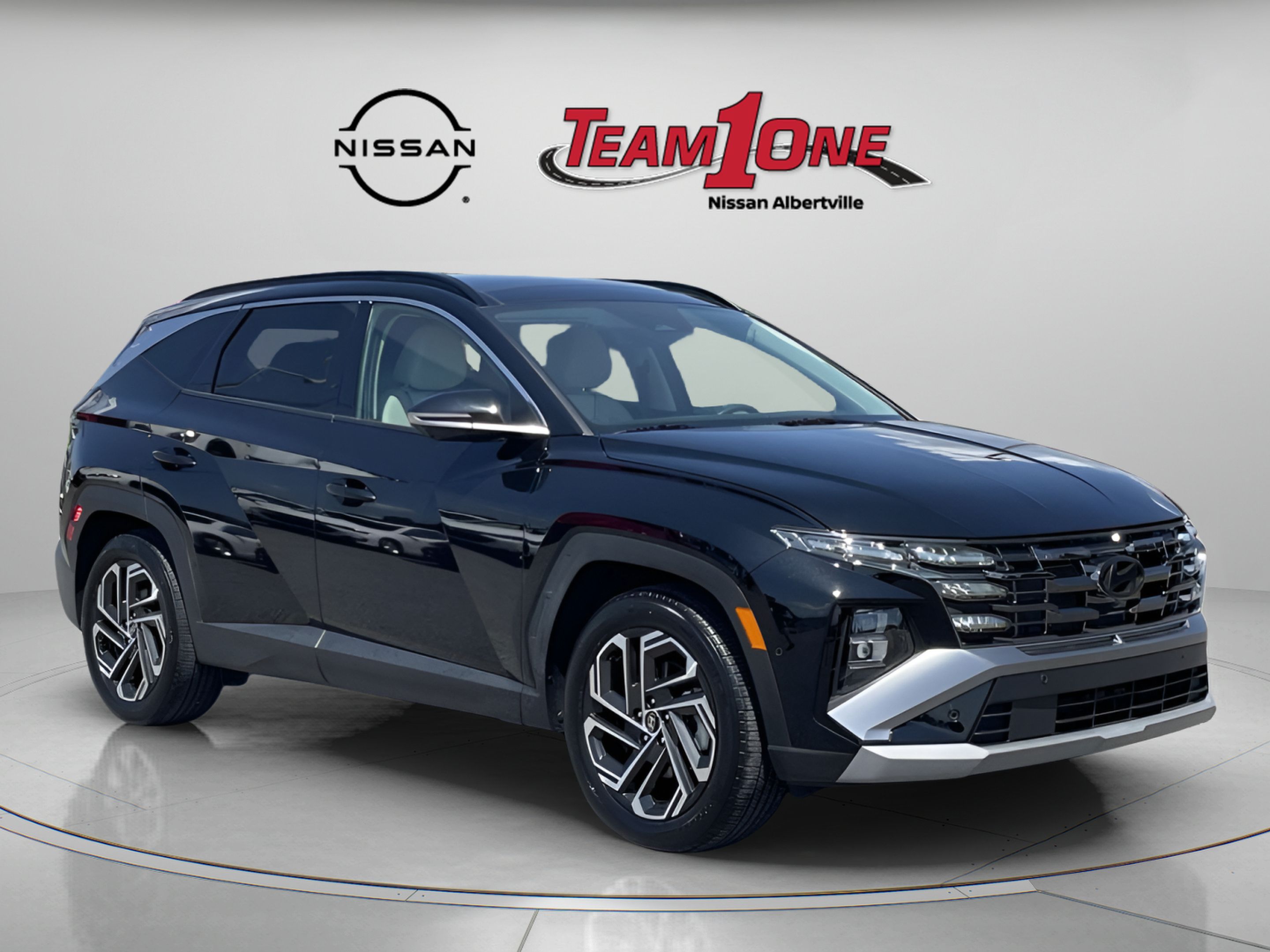 Used 2025 Hyundai Tucson Limited FWD image 2