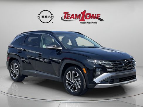 Used 2025 Hyundai Tucson Limited FWD image 2