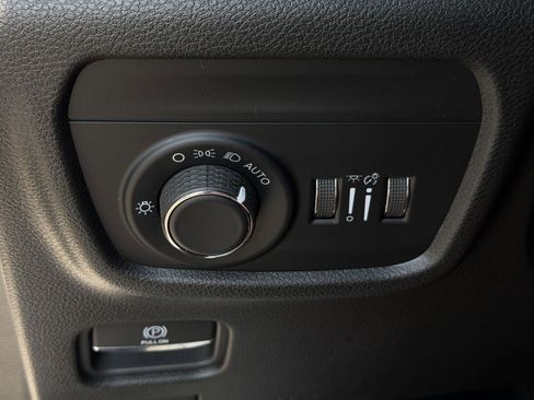 Used 2023 Jeep Grand Cherokee Laredo RWD image 21