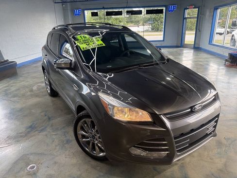 Used 2016 Ford Escape SE w/ SE Chrome Package FWD image 4