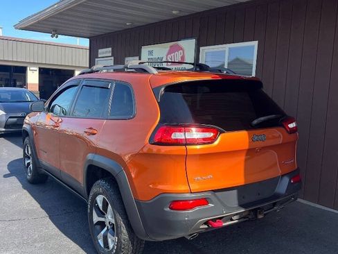 Used 2016 Jeep Cherokee Trailhawk w/ Comfort/Convenience Group AWD/4WD image 4