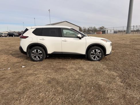 Certified 2021 Nissan Rogue SV w/ Premium Package image 4
