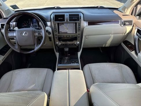 Used 2015 Lexus GX 460 w/ Premium Package image 16