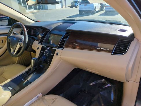 Used 2018 Ford Taurus Limited image 33