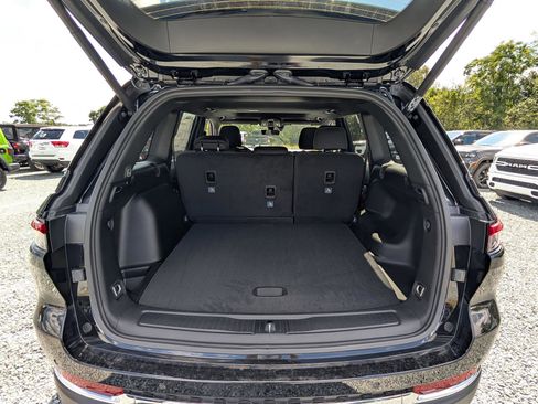 New 2025 Jeep Grand Cherokee Laredo X w/ Luxury Tech Group I image 8