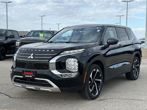 Used 2022 Mitsubishi Outlander SE image 2