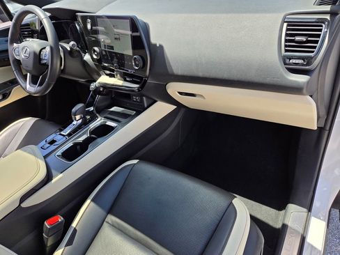 Used 2024 Lexus NX 250 FWD image 17