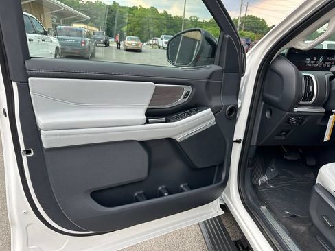 New 2026 Ford Expedition Platinum w/ Platinum Ultimate Package AWD/4WD image 15