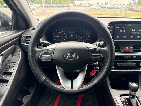 Used 2019 Hyundai Elantra GT FWD image 19