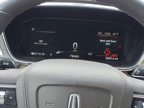 Used 2017 Lincoln Continental Premiere image 14