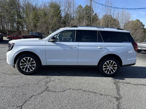 Used 2025 Ford Expedition Platinum image 4