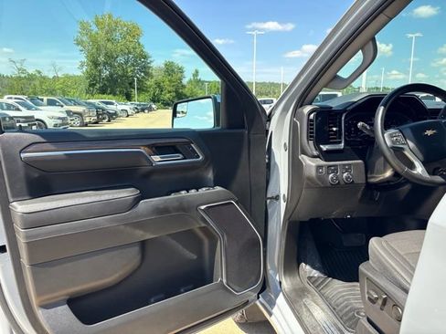 Used 2024 Chevrolet Silverado 1500 LT AWD/4WD image 10