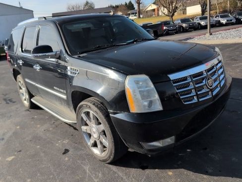 Used 2009 Cadillac Escalade Base image 2