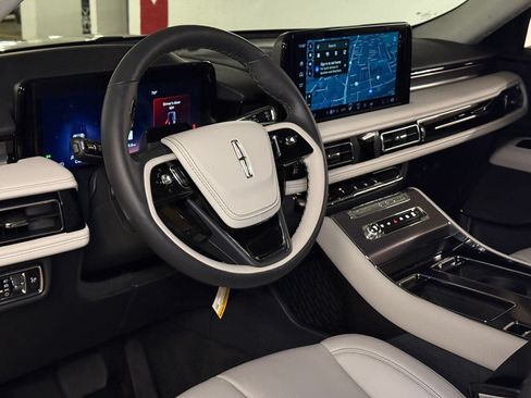 New 2026 Lincoln Aviator AWD image 25