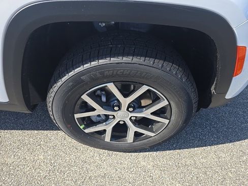 New 2025 Jeep Grand Cherokee Limited image 9