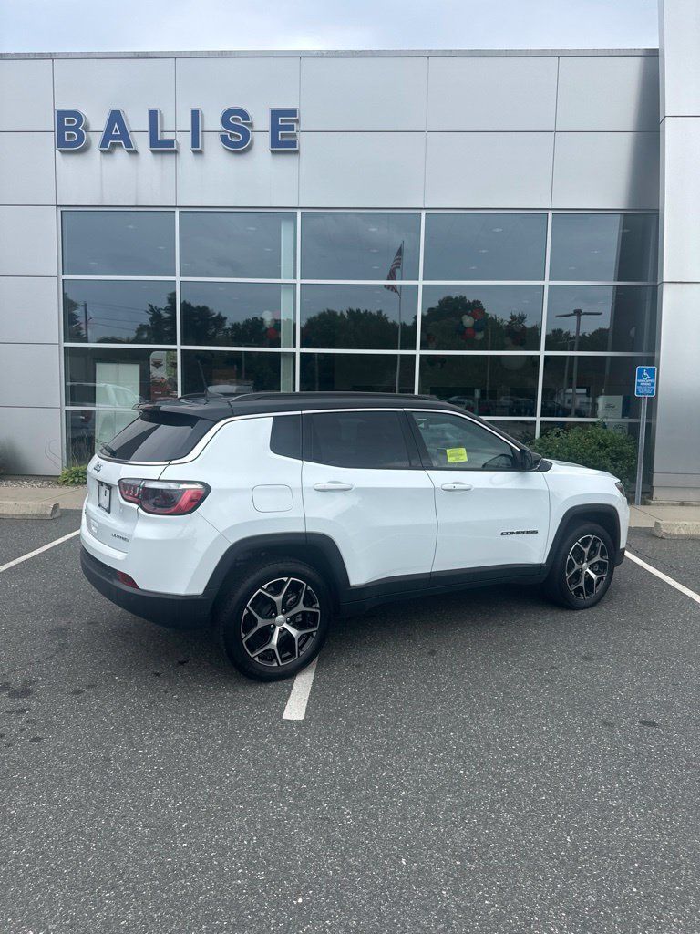 Used 2024 Jeep Compass Limited AWD/4WD image 3