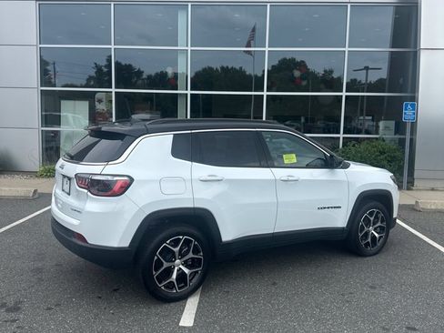 Used 2024 Jeep Compass Limited AWD/4WD image 3
