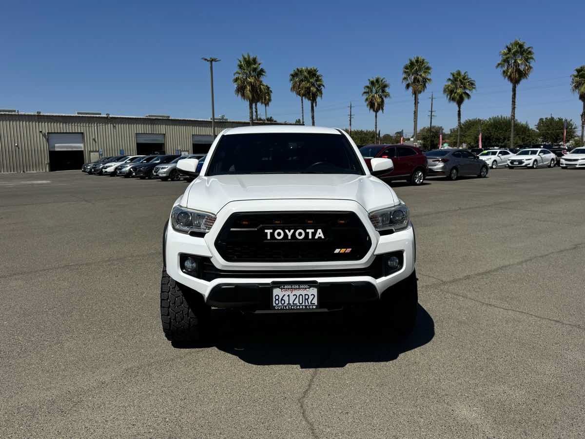 Used 2019 Toyota Tacoma TRD Off-Road w/ Technology Package AWD/4WD image 4