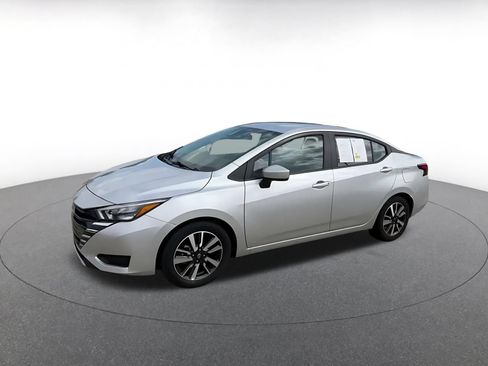 Used 2025 Nissan Versa SV FWD image 8