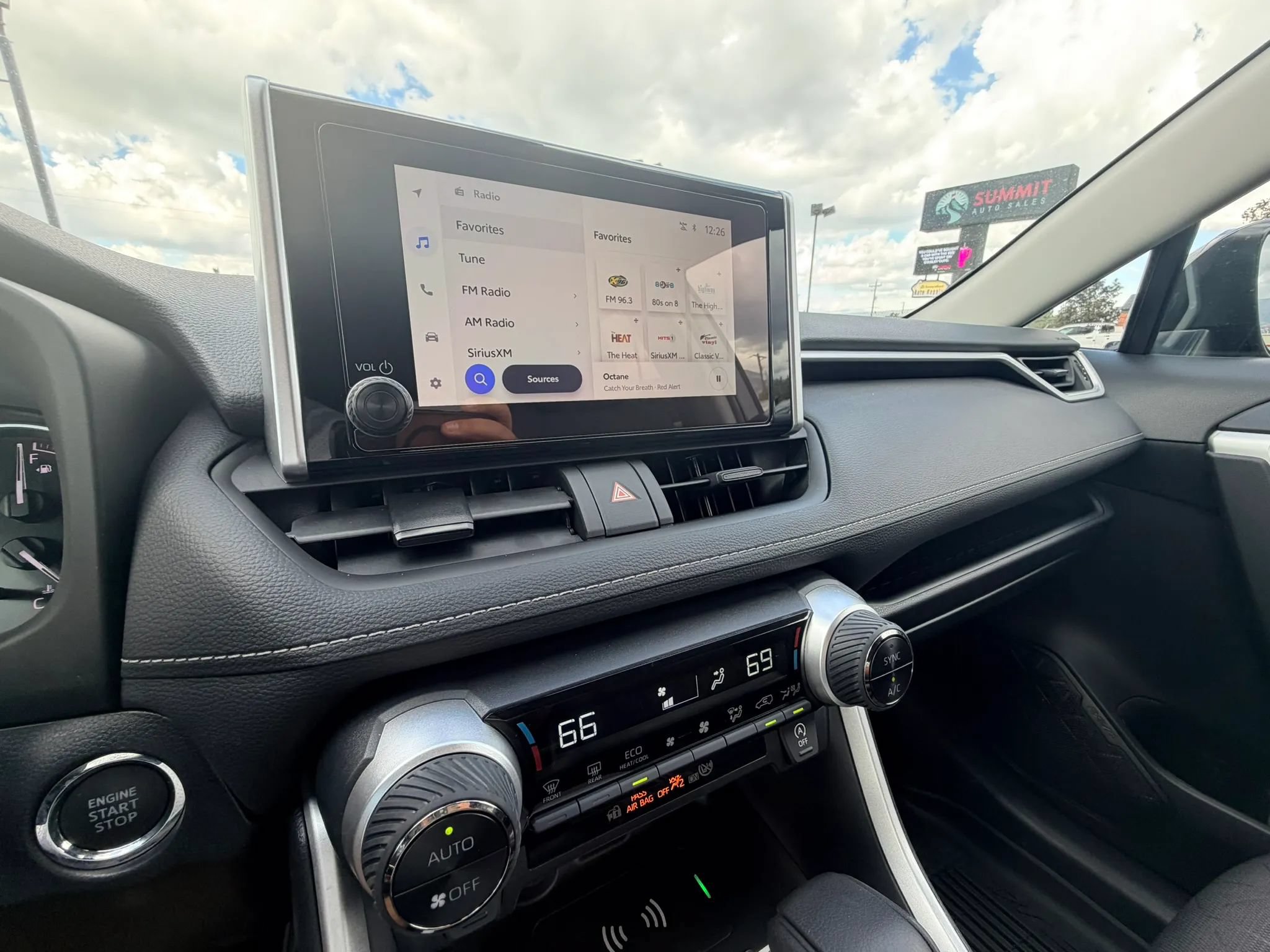 Used 2024 Toyota RAV4 XLE AWD/4WD image 18