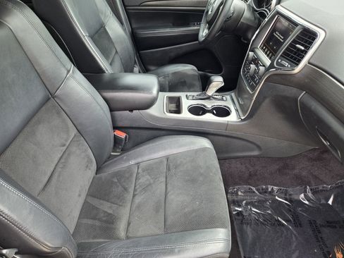 Used 2018 Jeep Grand Cherokee Altitude AWD/4WD image 13