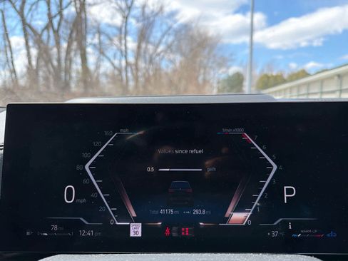 Used 2023 BMW X7 xDrive40i w/ Executive Package image 18