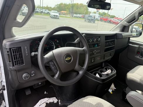 Used 2024 Chevrolet Express 3500 LT w/ LT Preferred Equipment Group image 4