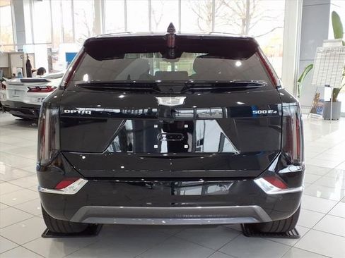 New 2025 Cadillac Optiq Luxury 1 w/ LPO, ONYX Package image 4