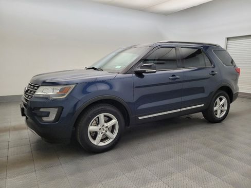 Used 2017 Ford Explorer XLT w/ Equipment Group 202A AWD/4WD image 2
