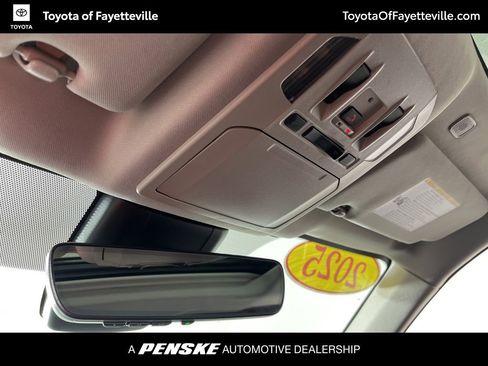 Certified 2025 Toyota Highlander XLE image 27