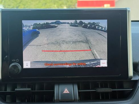 Used 2023 Toyota RAV4 XLE AWD/4WD image 17