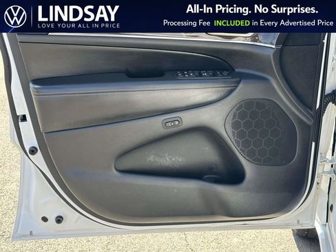 Used 2016 Jeep Grand Cherokee Overland w/ Advanced Technology Group AWD/4WD image 9