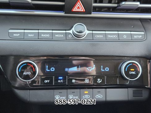 Used 2024 Hyundai Elantra SEL image 23