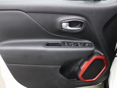 Used 2019 Jeep Renegade Trailhawk image 12