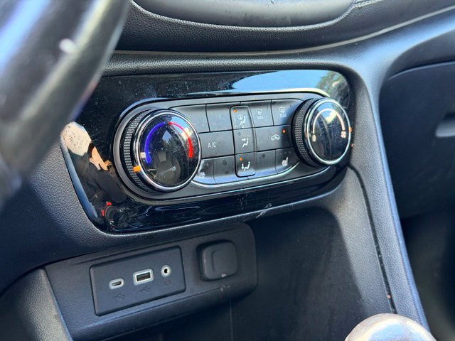 Used 2021 Buick Encore GX Preferred w/ Cold Weather Comfort Package FWD image 15