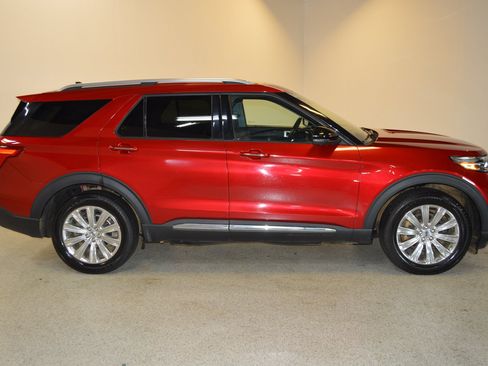 Used 2022 Ford Explorer Limited w/ Equipment Group 301A AWD/4WD image 2